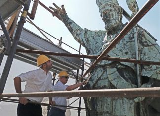 Il restauro della statua di Sant’Oronzo proseguirà a Palazzo Carafa