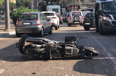 Schianto tra auto e scooter sulla circonvallazione, finanziere in ospedale con "codice rosso" - Corriere Salentino