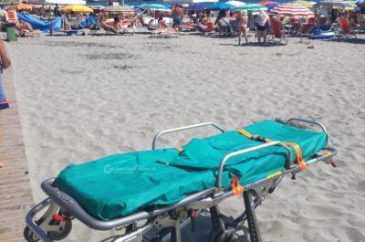 Malore in spiaggia, il cuore si ferma: salvato in extremis da due infermieri in vacanza - Corriere Salentino