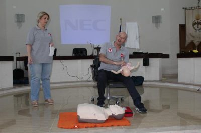 “Bimbi sicuri” a Lequile: grande successo di partecipazione per la lezione sulle manovre di salvataggio - Corriere Salentino