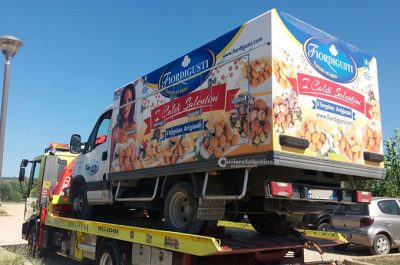 Travolto da un furgone in retromarcia, viene schiacciato dal mezzo e muore sul colpo - Corriere Salentino