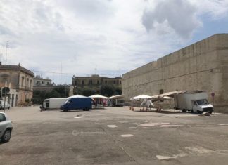 Botte ad un coetano in pieno centro per delle ragazze contese: indagati tre minori