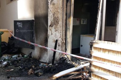 Raid incendiario contro il deposito del wine bar: ripresi i due attentatori, sequestrata una bottiglietta - Corriere Salentino