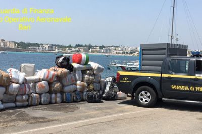 "Erba" per 10 milioni di euro nascosta nella cabina di prua: arrestati tre narcotrafficanti - Corriere Salentino