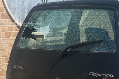 Misteriosa intimidazione: colpi di pistola contro le auto di padre e figlio. Recuperate alcune ogive - Corriere Salentino