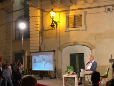 Travaglio: “In mare si moriva molto di più prima: le magliette rosse si sbagliano” - Corriere Salentino