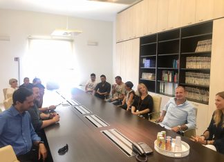 Il deputato De Lorenzis in visita alla Tundo Vincenzo Spa: “Un esempio di buona impresa dal Sud”