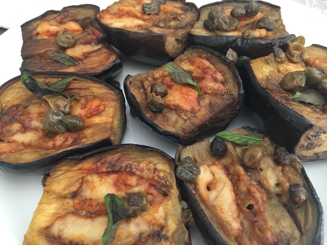 La ricetta del giorno: Melanzane al forno con menta e formaggio ...