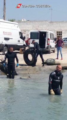 La capitaneria libera i fondali di Sant'Isidoro - Corriere Salentino