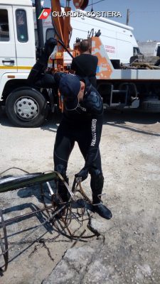 La capitaneria libera i fondali di Sant'Isidoro - Corriere Salentino