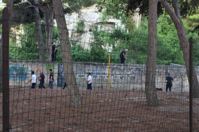 Blitz congiunto nella pineta di Torre dell'Orso, sgombrata l'area: verifiche su una decina di stranieri - Corriere Salentino