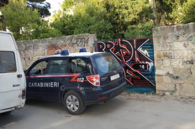 Blitz congiunto nella pineta di Torre dell'Orso, sgombrata l'area: verifiche su una decina di stranieri - Corriere Salentino