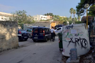 Blitz congiunto nella pineta di Torre dell'Orso, sgombrata l'area: verifiche su una decina di stranieri - Corriere Salentino