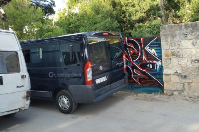 Blitz congiunto nella pineta di Torre dell'Orso, sgombrata l'area: verifiche su una decina di stranieri - Corriere Salentino