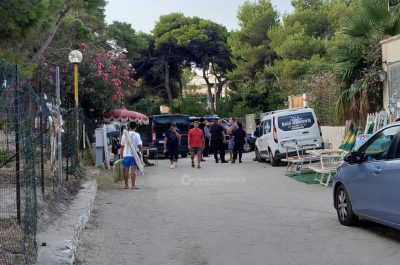 Blitz congiunto nella pineta di Torre dell'Orso, sgombrata l'area: verifiche su una decina di stranieri - Corriere Salentino