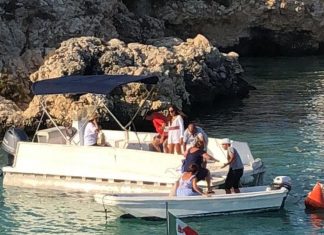“In Catamarano alla scoperta della costa”: cinque diversi itinerari verso Gallipoli o Porto Cesareo