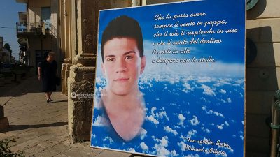 Ammazzato a 22 anni: in una chiesa gremita l'ultimo saluto a Francesco Fasano - Corriere Salentino