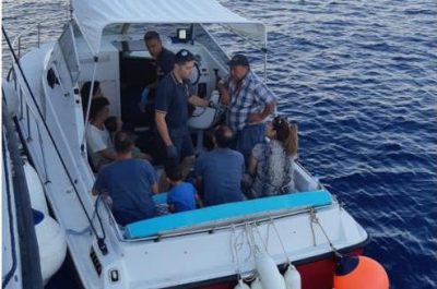 Migranti intercettati durante il viaggio verso il Salento: tra di essi anche bambini e donna incinta. Arrestati tre scafisti - Corriere Salentino