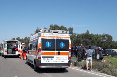 Schianto tra due auto, quattro feriti: per uno di loro corsa in ospedale con "codice rosso" - Corriere Salentino