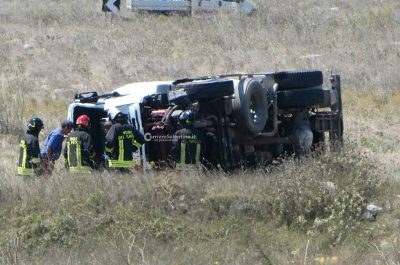 Autocisterna carica di gpl si ribalta sulla Porto Badisco - Otranto, il conducente positivo alla cocaina - Corriere Salentino
