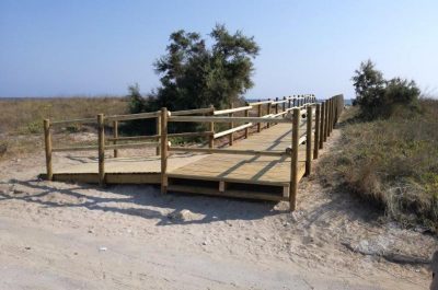 San Cataldo: realizzate le passerelle di accesso alla spiaggia in Lungomare Marinai d'Italia - Corriere Salentino