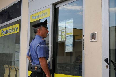 Armati nelle Poste, secondo "colpo" nel basso Salento: banditi in fuga, malori e paura tra i presenti - Corriere Salentino