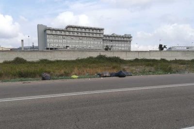 Rifiuti accumulati da mesi sulla strada per l'ospedale "Vito Fazzi". Mignone scrive al comune di San Cesario - Corriere Salentino