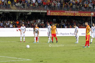 Illusione a Benevento, il Lecce sfiora l'impresa, pareggio per 3-3 - Corriere Salentino