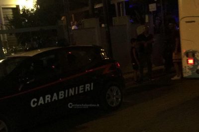 Incontra minori conosciute sul web, poi estrae un coltello e si barrica nel bar per sfuggire alla folla inferocita - Corriere Salentino
