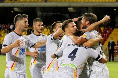 Illusione a Benevento, il Lecce sfiora l'impresa, pareggio per 3-3 - Corriere Salentino