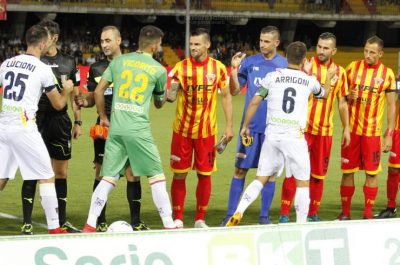 Illusione a Benevento, il Lecce sfiora l'impresa, pareggio per 3-3 - Corriere Salentino