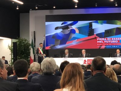 Fiera del Levante, Emiliano incalza Conte su Tap, ma il premier non risponde e promette l’alta velocità in Puglia - Corriere Salentino
