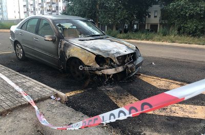 Dopo 24 ore altro rogo d'auto in città, brucia una Mercedes nella 167 - Corriere Salentino
