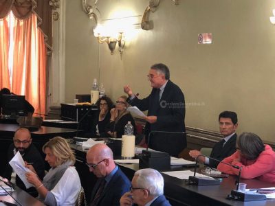 Passa il riequilibrio pluriennale “lacrime e sangue” vincolato ai controlli della Corte dei Conti. Salvemini minaccia le dimissioni - Corriere Salentino