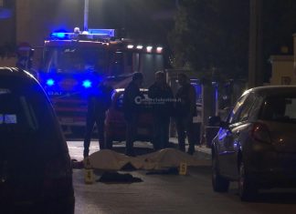 Spara ai vicini dopo la lite per il parcheggio: uccisi padre, figlio e zia, ferita un’altra donna