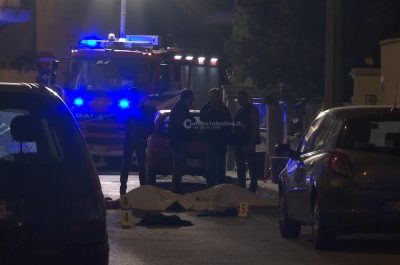 Spara ai vicini dopo la lite per il parcheggio: uccisi padre, figlio e zia, ferita un'altra donna - Corriere Salentino