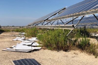 Reportage nella discarica dimenticata su cui domina il fotovoltaico finanziato con fondi europei e abbandonato: una ferita al paesaggio - Corriere Salentino