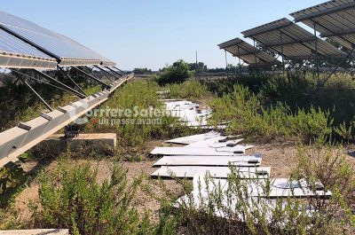 Reportage nella discarica dimenticata su cui domina il fotovoltaico finanziato con fondi europei e abbandonato: una ferita al paesaggio - Corriere Salentino