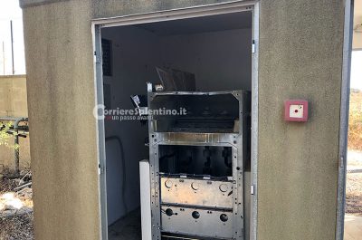 Reportage nella discarica dimenticata su cui domina il fotovoltaico finanziato con fondi europei e abbandonato: una ferita al paesaggio - Corriere Salentino