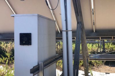 Reportage nella discarica dimenticata su cui domina il fotovoltaico finanziato con fondi europei e abbandonato: una ferita al paesaggio - Corriere Salentino