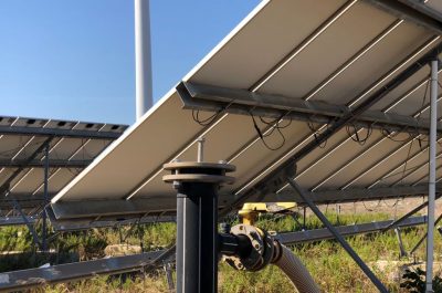 Reportage nella discarica dimenticata su cui domina il fotovoltaico finanziato con fondi europei e abbandonato: una ferita al paesaggio - Corriere Salentino