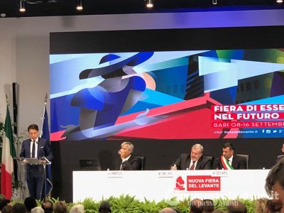 Fiera del Levante, Emiliano incalza Conte su Tap, ma il premier non risponde e promette l’alta velocità in Puglia - Corriere Salentino