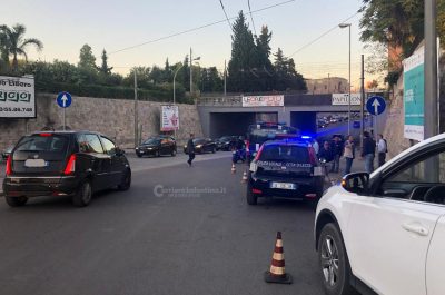 Paura in strada nei pressi del sottopasso: cavo del filobus si stacca e colpisce un passante - Corriere Salentino