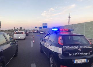 Scontro in tangenziale, otto feriti. Disagi alla circolazione stradale