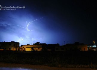 Notte di paura nel Salento: fulmini scatenano incendi in tre abitazioni