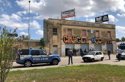 Blitz all'alba, sgomberato il centro sociale "Canaglia Occupata": è il terzo in tre anni - Corriere Salentino