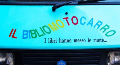 “Mostra Mercato al chiaro di Luna”, ultimo appuntamento il 7 settembre: quando il commercio, la cultura e la poesia vanno a braccetto - Corriere Salentino