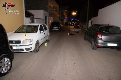 Spara ai vicini dopo la lite per il parcheggio: uccisi padre, figlio e zia, ferita un'altra donna - Corriere Salentino
