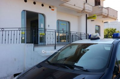 Assalto alle poste nel basso Salento: irrompono armati di fucile e fuggono in auto col bottino - Corriere Salentino