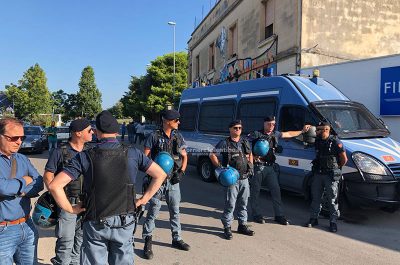 Blitz all'alba, sgomberato il centro sociale "Canaglia Occupata": è il terzo in tre anni - Corriere Salentino